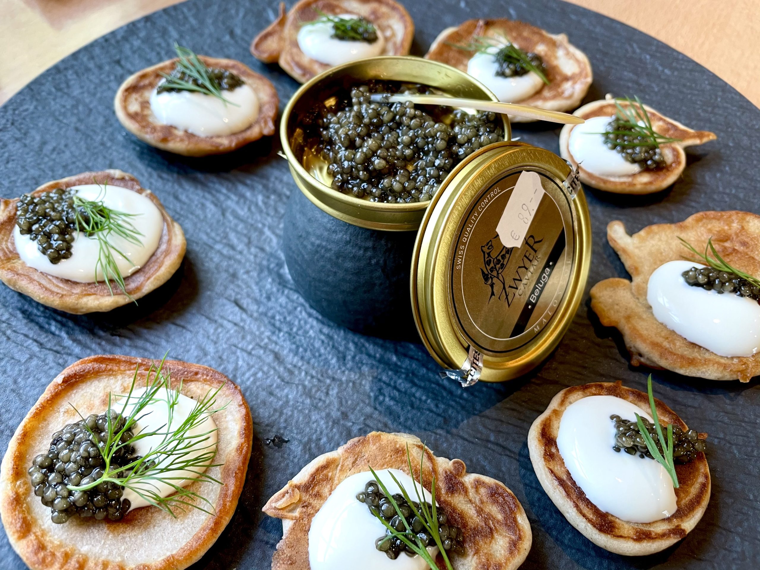 Beluga Kaviar mit hausgemachten Blinis - Dine-Fine.de