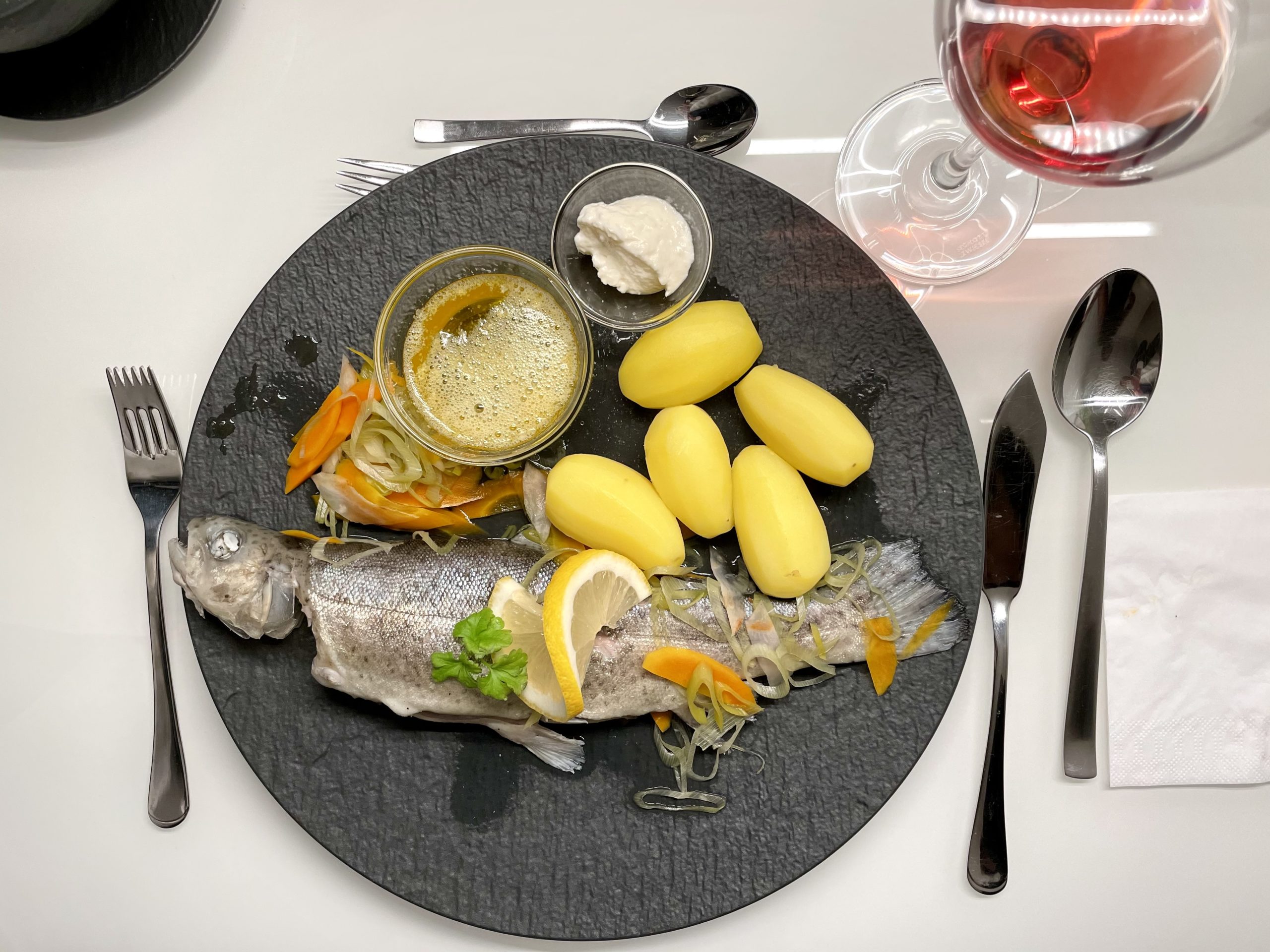 Forelle &amp;quot;blau&amp;quot; mit zerlassener Butter - Dine-Fine.de